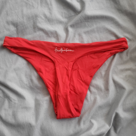 The Kenzie Bottom / Red / Large - Picture 8 of 9